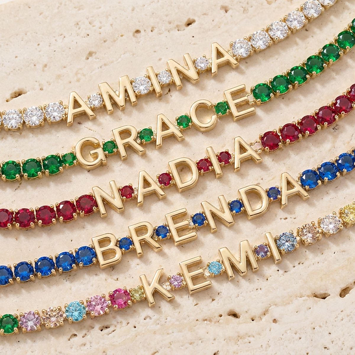 Bracelets prénom dorés : pierres blanches, vertes, rouges, bleues et multicolores