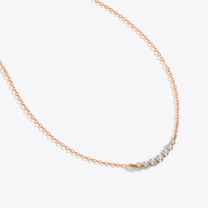 Collier Arc Étincelle or rose, gros plan des zircons, Sway