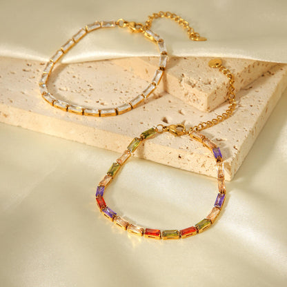 Détail du Bracelet Tennis Éclat Sway, fermoir mousqueton et chaînette d'extension