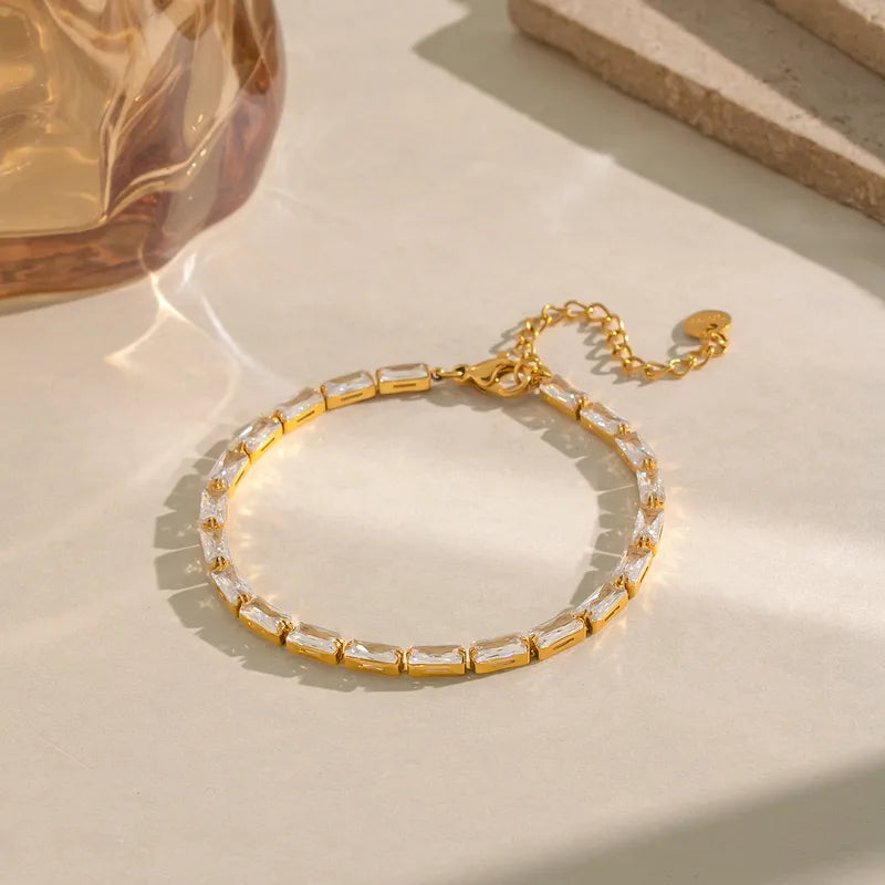 Bracelet Tennis Éclat Sway version Clair, zircons baguette blancs, plaqué or 18 carats